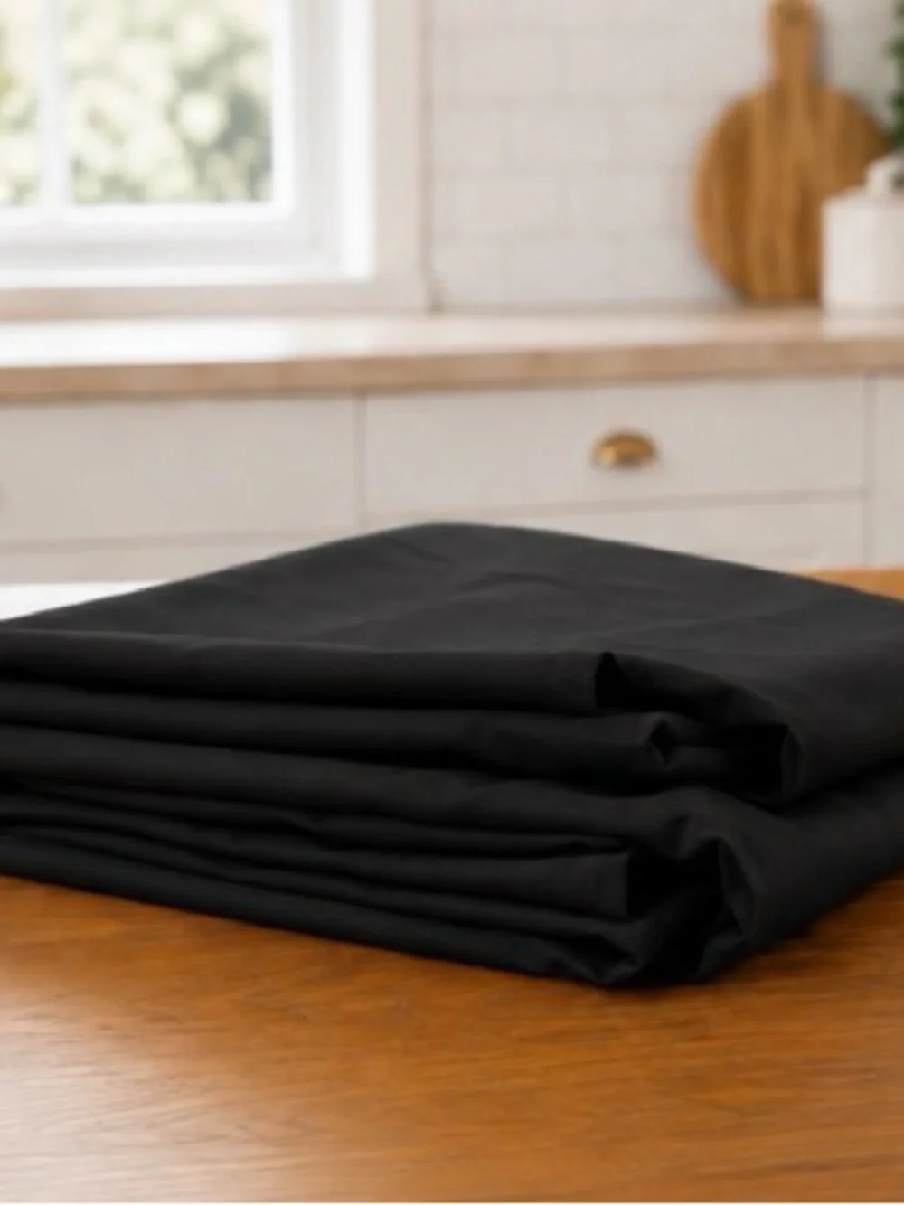 Amazon Essentials Black Tablecloth - Solid Black Dining Linen
